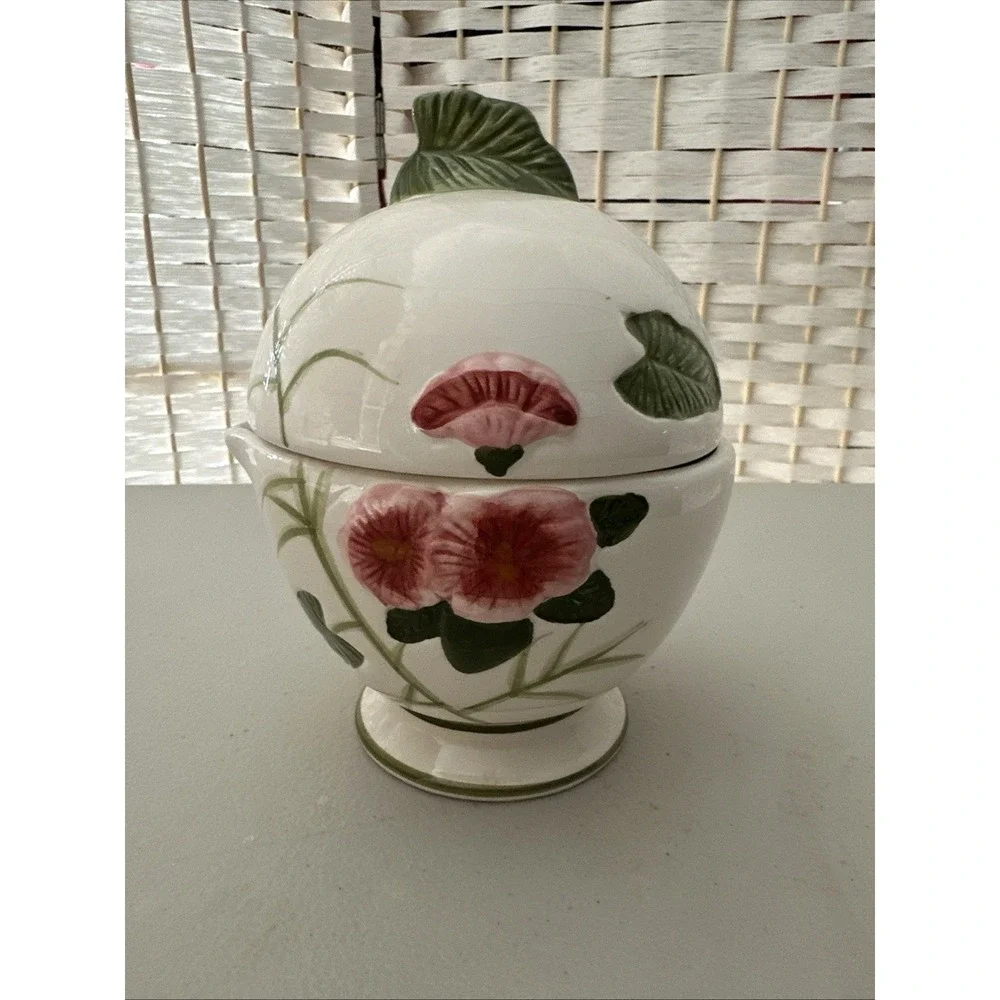 Vintage Ceramic Floral‎ Eggshell Shaped Juicer with Lid